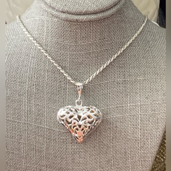Sterling Heart Pendant Filigree Cut Out Puffy Scrolling Signed SU 925 Vintage - Picture 10 of 10